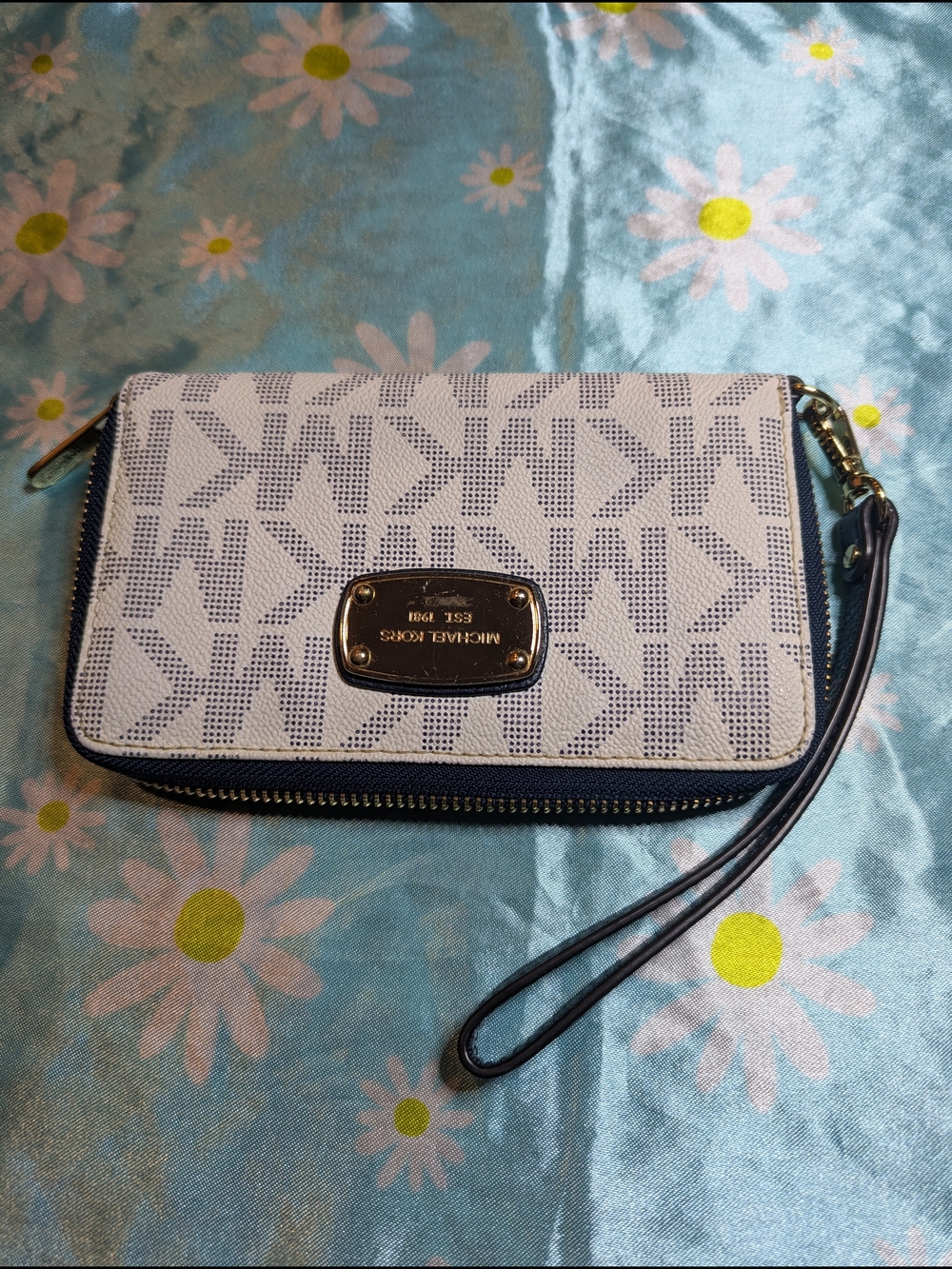 Michael Kors White and Grey Signature Wristlet with Gold Plate